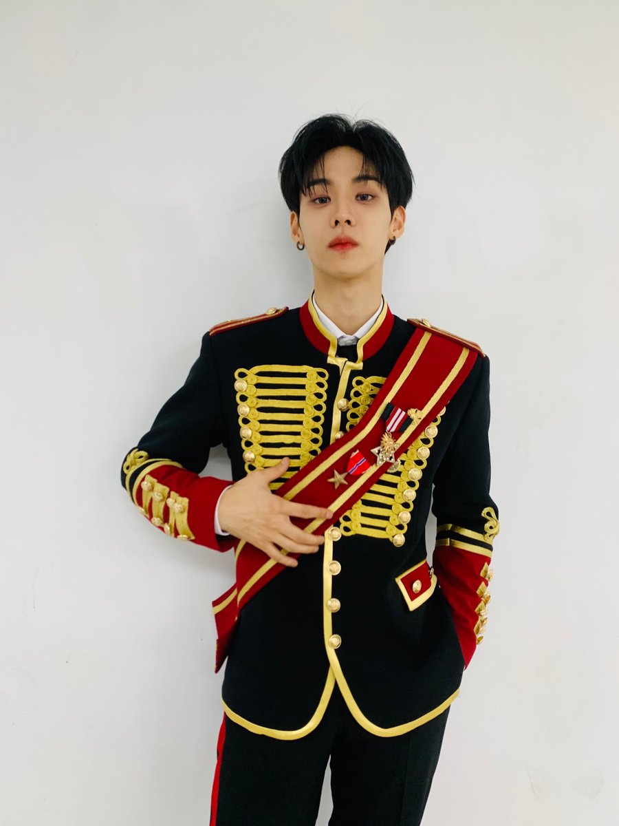 TPST_twt's tweet photo. [#화랑] 첫 쇼콘 함께해 주셔서 고맙습니다 내일도 잘 부탁해요😊
사랑해💙 https://t.co/65dvboi1qt