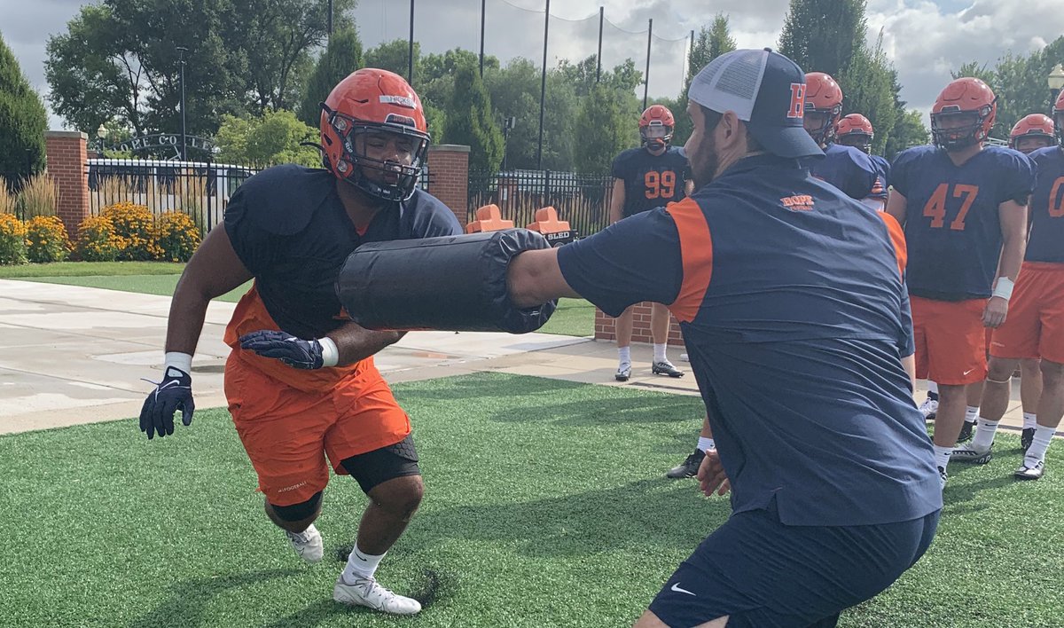 Shoulder pads activated. 💪🏽💪🏽