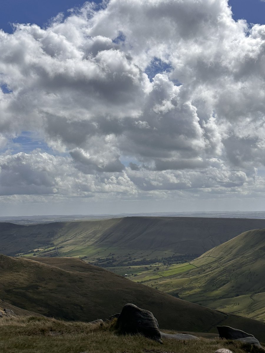 I_a_c_o_b_u_s's tweet photo. Had a lovely day walking in the beautiful #PeakDistrict yesterday! We had the best weather and a massive shout out to the National Trust Volunteers! They were amazing, thank you so much; Chris &amp; Jude. @nationaltrust #NationalTrust #HighPeak #KinderScout #EdaleValley @STN_JW2021 https://t.co/oP5egpwTzT