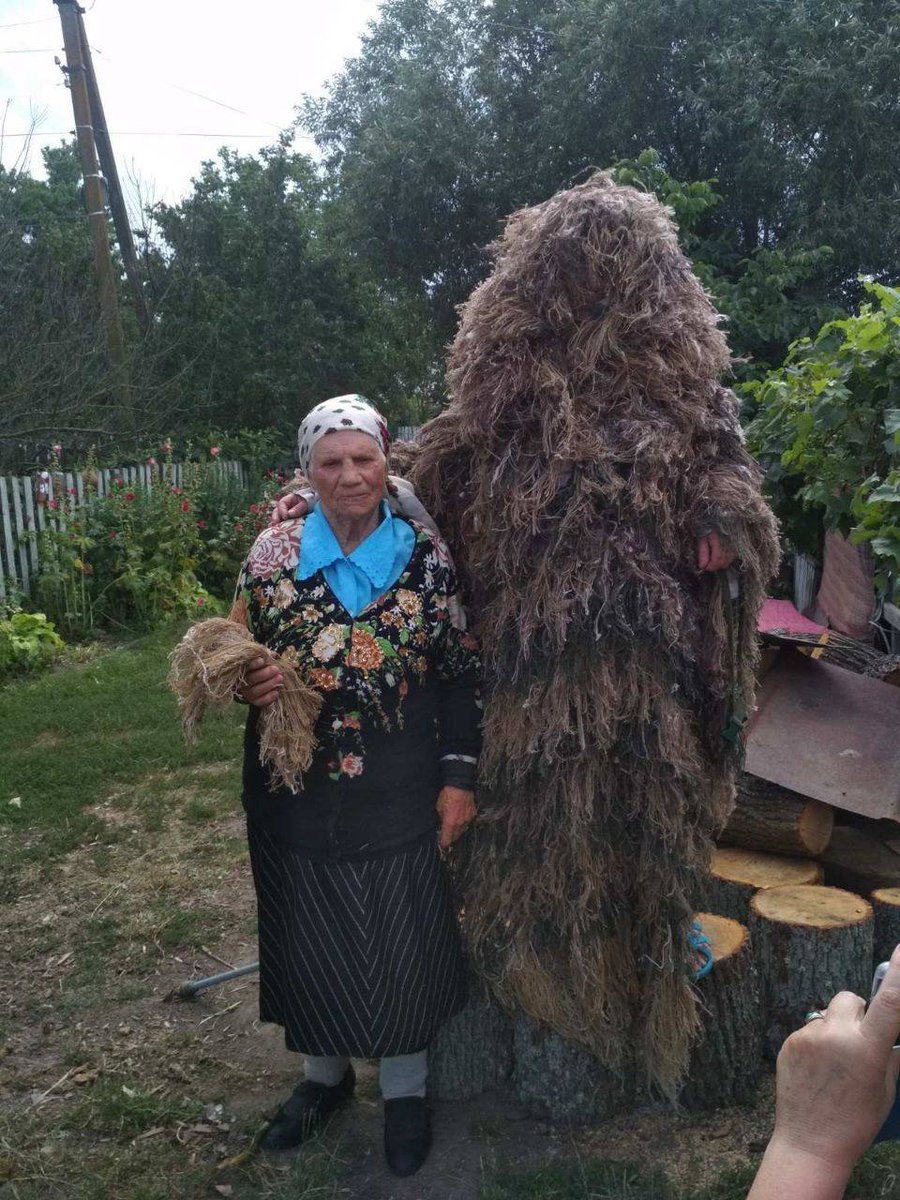 DefenceU's tweet photo. Lyubov Yarosh, a 103-year-old resident of Zhytomyr region, together with her daughters and neighbors, weaves "Kikimora" camouflage suits for our soldiers.
Four of her grandsons are now defending Ukraine.
 
📷 @HolodomorMuseum https://t.co/QP5K6cFqiH