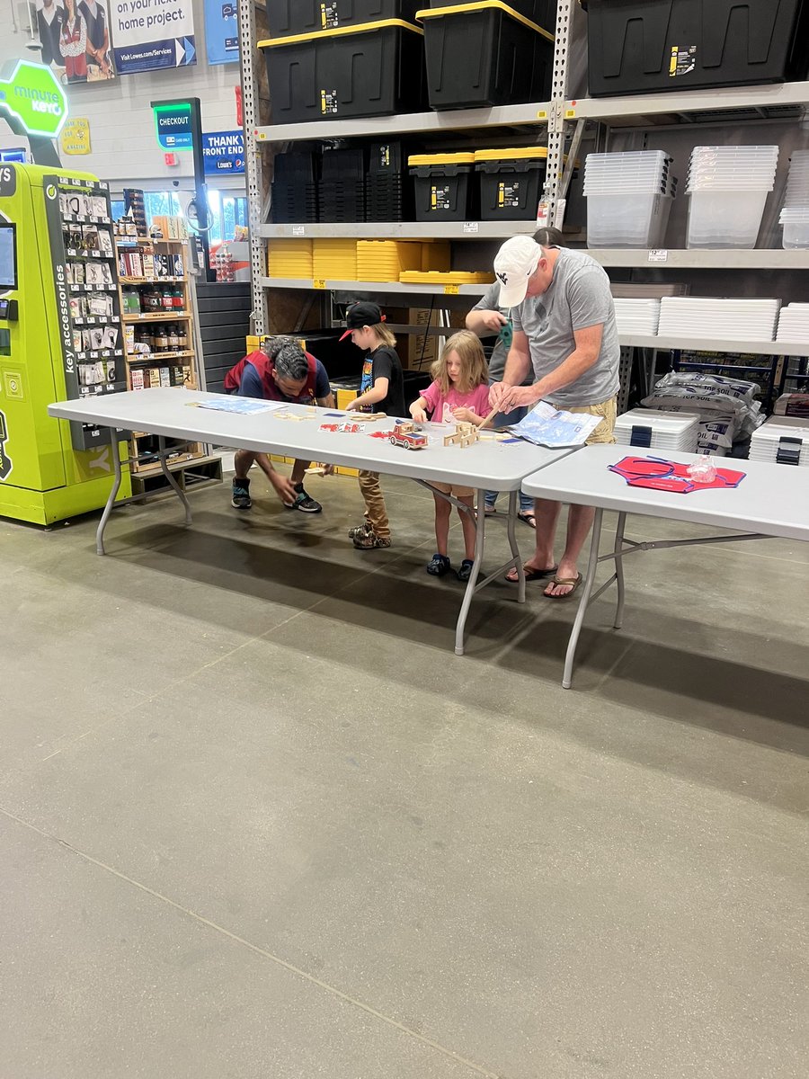 Lowes627 tweet media