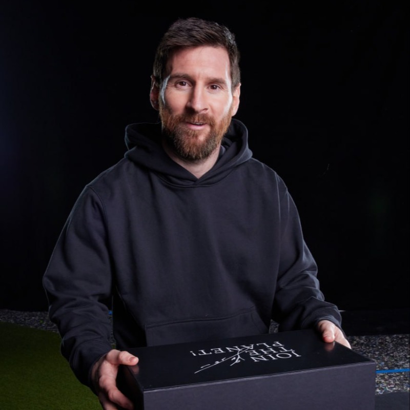 PlanetReFi's tweet photo. So can you guess what’s inside the box? 👀

$PLANET #JoinThePlanet #PLANET
