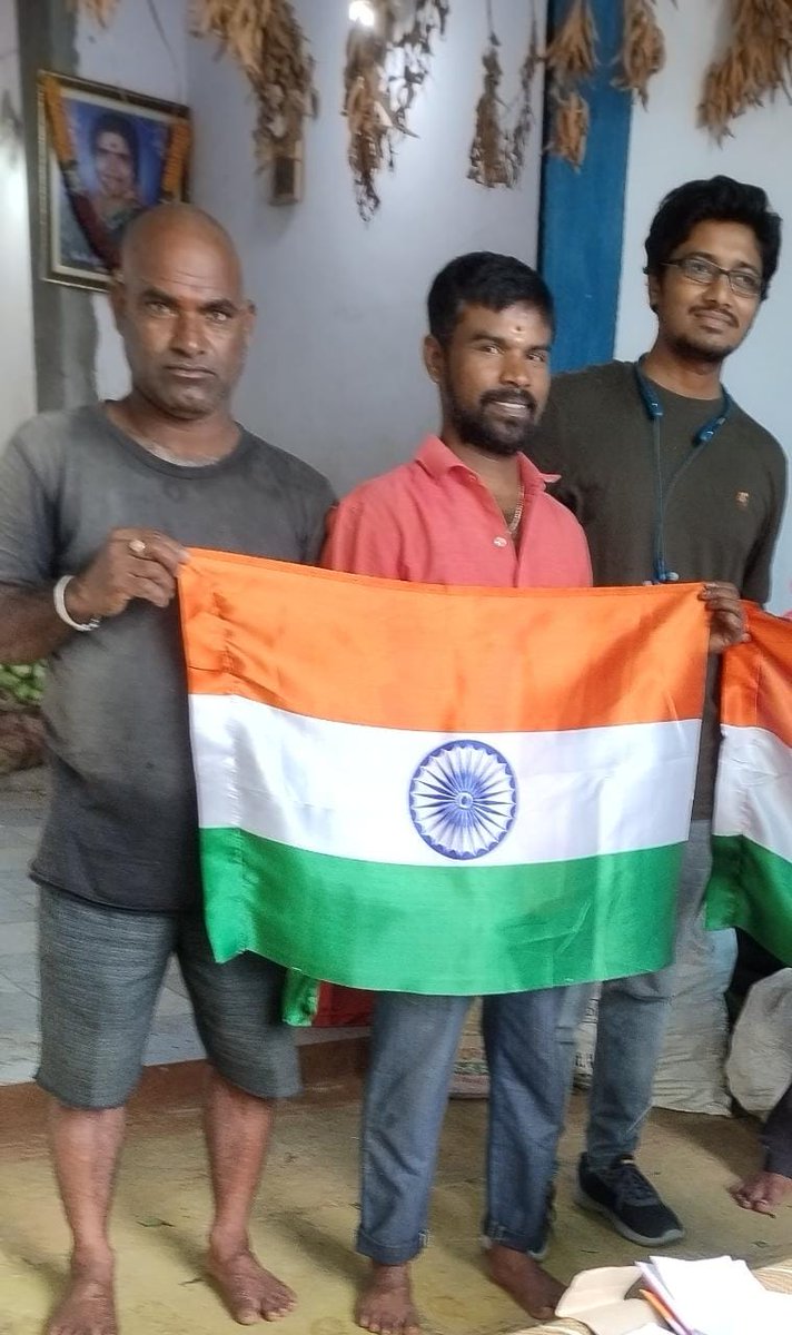 IndiaPost508001's tweet photo. Delivery of Flags as part of Har Ghar Tiranga 2.0 by Bhongir Head Post office staff under Nalgonda Postal Division.

#HarGharTiranga #HarGharTirangaCampaign https://t.co/9L5PYsjKUO