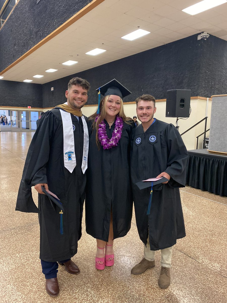 A few islanders walking the stage today 
<a href="/joshhc7_/">Josh Caraway</a> 
<a href="/alwaysyours3415/">Faith Weekley</a> 
<a href="/TLinneweber/">Tyler linneweber</a> 

Super proud of these three - great ambassadors