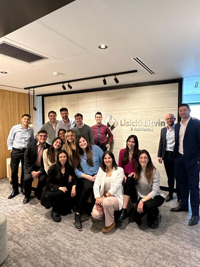 fran_rossi82's tweet photo. Gran equipo @lisickilitvin oficina de Córdoba. A menos de 1 año de inauguración, ya tenemos líneas de servicios de #impuestos #auditoria #legales. Gran trabajo de los líderes de la oficina @aleunia y @crdiegorubio FELICITACIONES MUCHACHOS!! A festejar en el mes aniversario LL!! https://t.co/uuyuYcXPZR