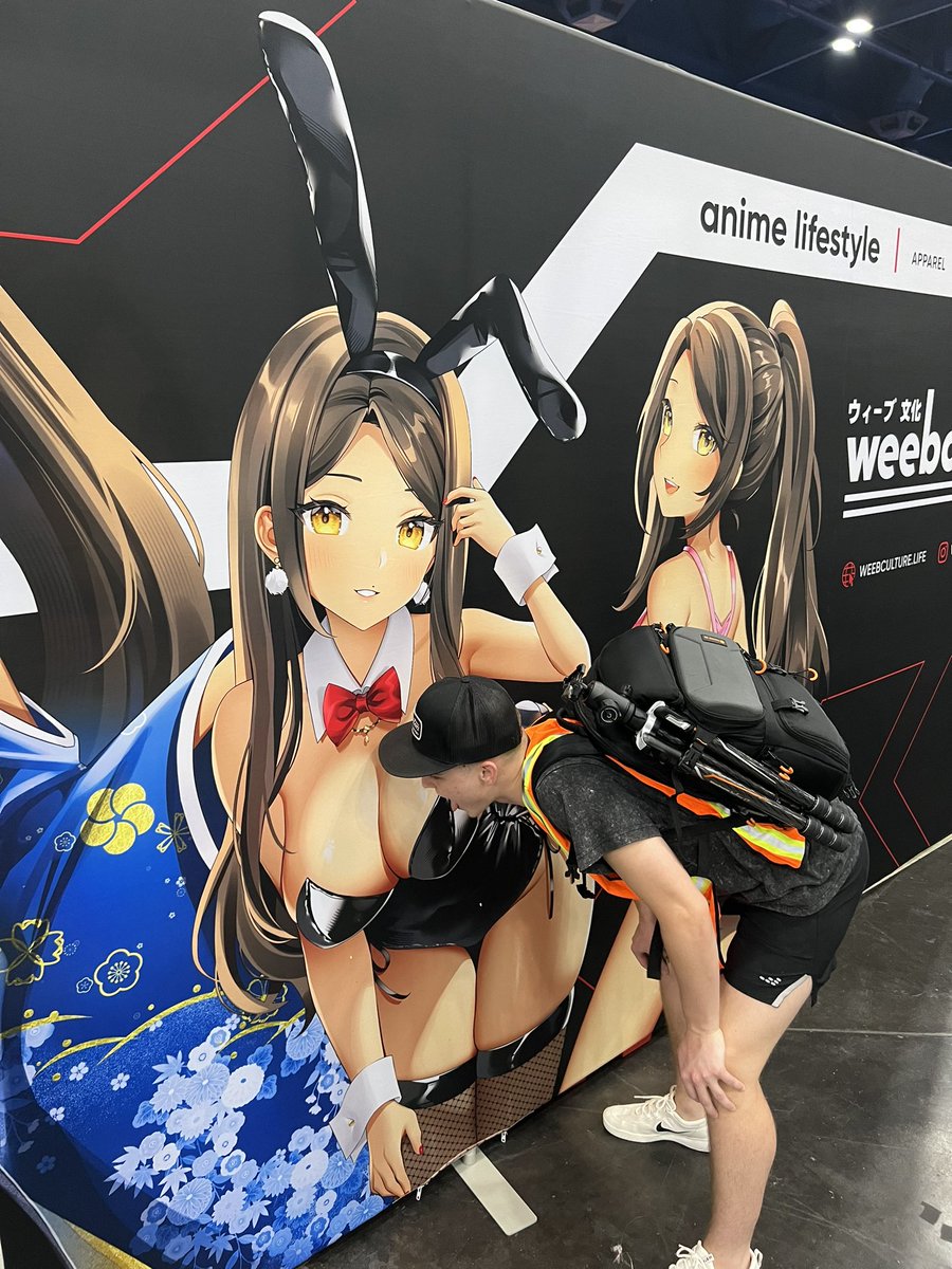 forealtwitch's tweet photo. Snuck into anime con Houston https://t.co/rLLinxuoQ1