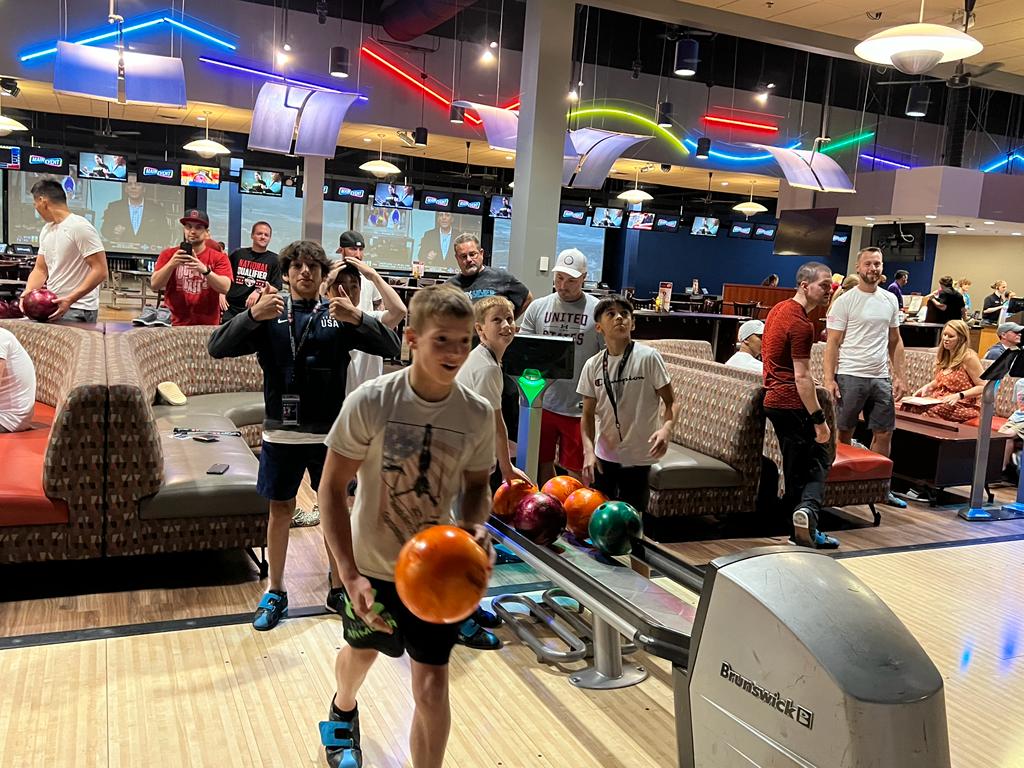 Last week, 2️⃣5️⃣ up-and-coming men's gymnasts gathered at the USOPC in Colorado Springs for Future Stars Developmental Team Camp!

Athletes spent the week refining the basics and building consistency with an emphasis on execution scores - plus a bowling trip for team camaraderie!