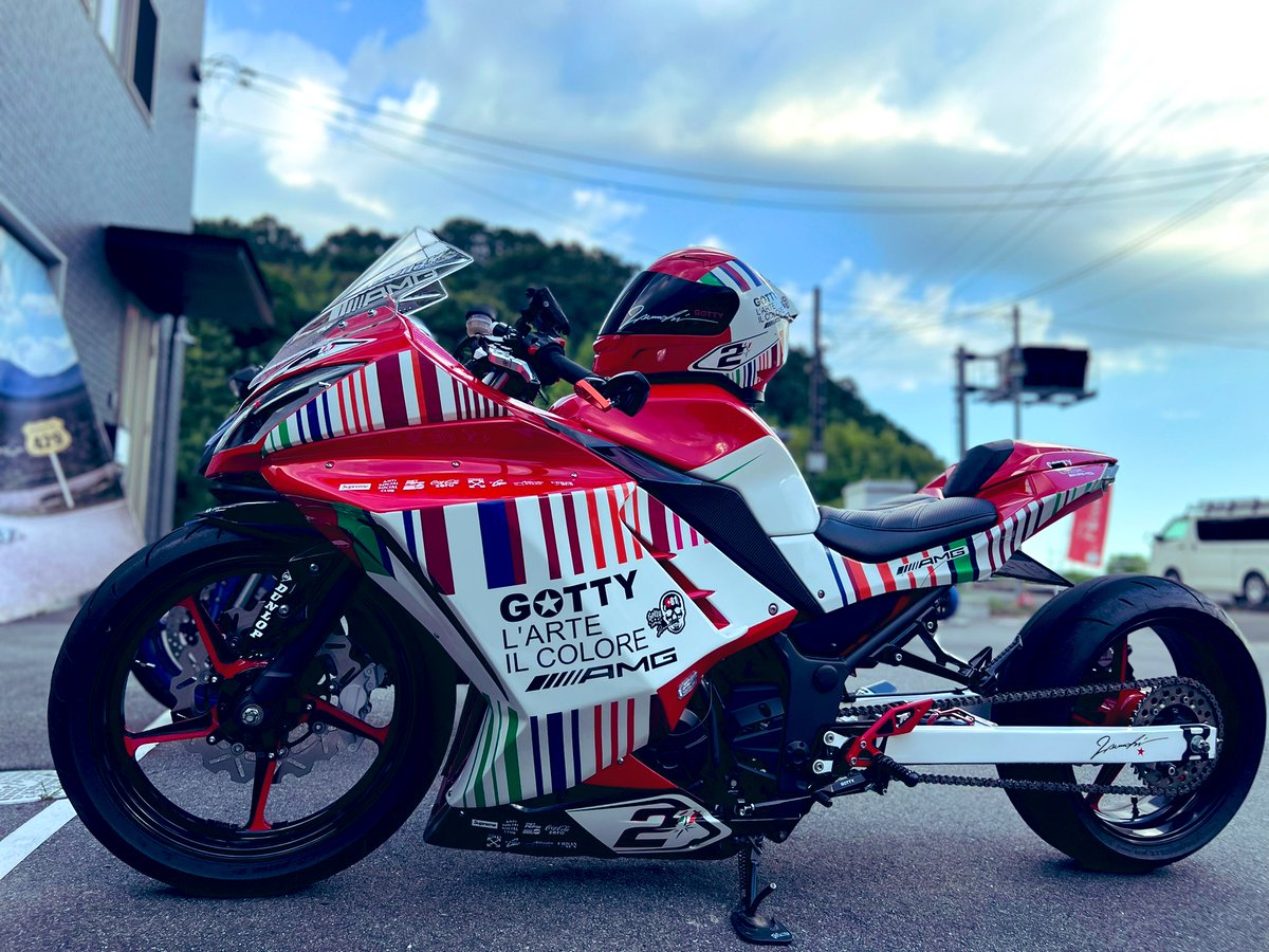 topmostcafe's tweet photo. わぉ‼️
ビクスク時代に大変お世話になった大阪 #GOTTY さんを紹介したら...
「一目惚れしたので、即購入しました👍✨」
と初めて行った日に👀‼️
カッコイイから 買うよねぇ🤣👍✨
納車おめでとうございます🎉🎊💐👏 https://t.co/PCg31LJOjE