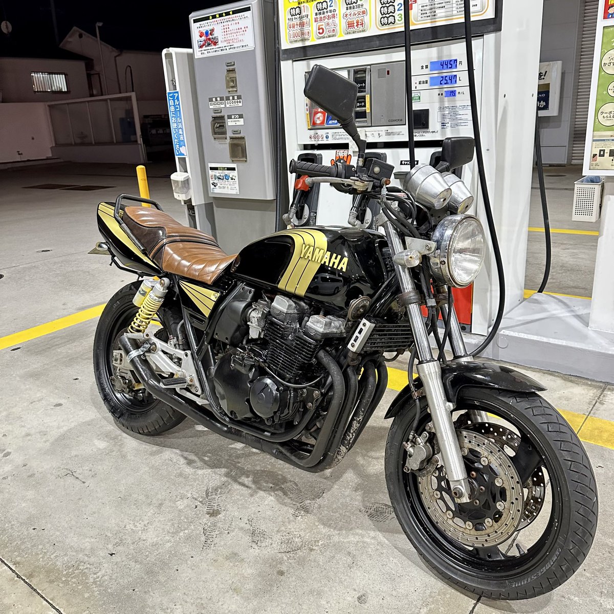_R_bike's tweet photo. XJR400 4HM 売ります😁
一括53万円になります

走る止まる曲がる問題無し。
車検満タンの車体になります。

リプ欄に始動動画もございます。

細かいことなど気になる方は是非DMお待ちしております😁

#XJR400  #XJR売ります #xjr400売ります　#ゼファー400売ります　#ゼファーうります https://t.co/gmBDmcd5W3