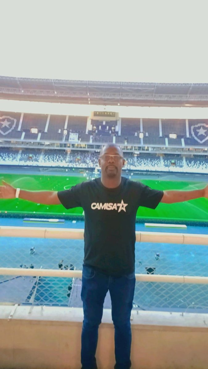 wjsalisa's tweet photo. Hj o mas tradicional completa 119 anos e o amor que sinto e imensurável. Parabéns @Botafogo!!!! https://t.co/BCi5RYOc88