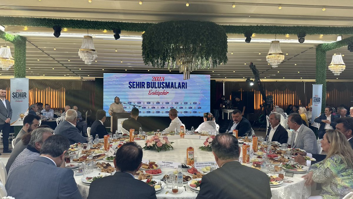ProfDrAGurcan's tweet photo. 2023 #ŞehirBuluşmaları programı kapsamında bugün Gençlik ve Spor Bakanımız @OA_BAK ’ı şehrimizde misafir ediyoruz. 

Sayın bakanımızın da katılımıyla teşkilat mensuplarımızla bir araya geldik, ahdimizi yeniledik. 

Hep birlikte el ele vererek, Eskişehir’i daha yüksek hedeflere taşıyacağız.