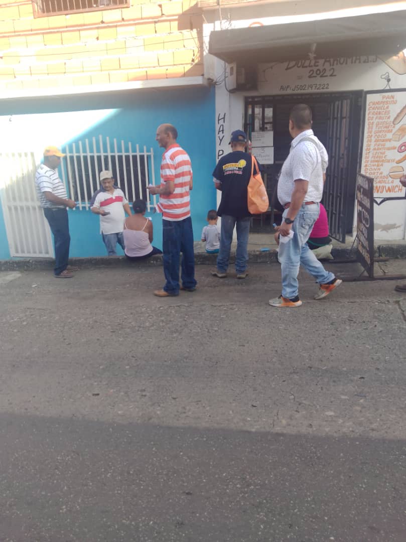 Prove_Guarico's tweet photo. @ProyectoVzla en la calle  invitando a la participación en las primarias este próximo #22Oct. Esta vez visitamos   la comunidad de la  #Zamora en #SanJuaDeLosMorros
#VamosADevolverleLaAlegriaAVenezuela
#VamoscAConstruirLaVenezuelaPosible
#DefendamosLasPrimarias https://t.co/UFAUpCTwxP
