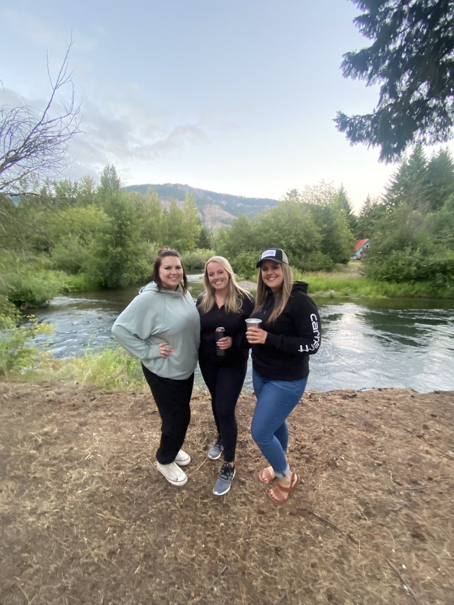 brooke_thomas7's tweet photo. Camping 🏕️ https://t.co/lREMtS9y3A