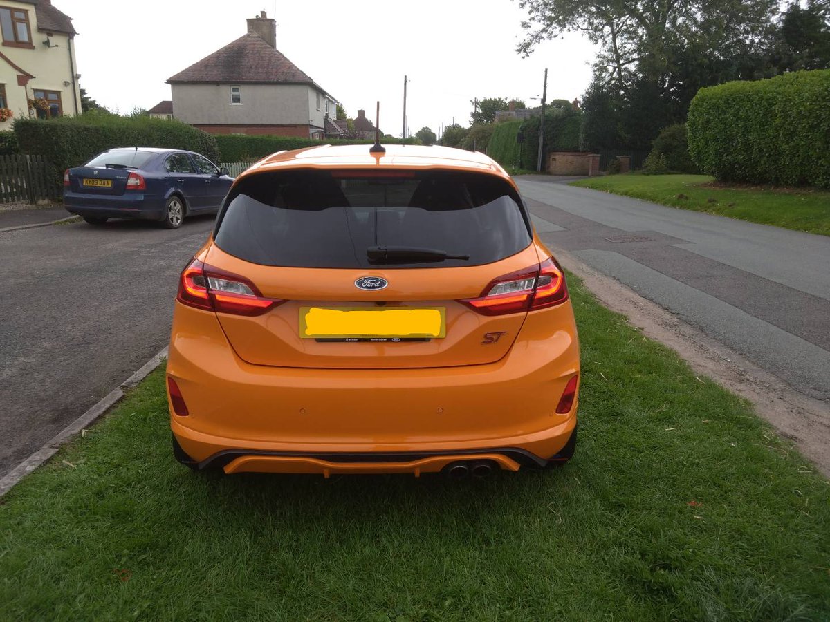AlanBradbury211's tweet photo. @NeilTalktalk Uncle Baz joined the Ford Fiesta ST gang today ST Performance Edition 🧡🧡🧡🧡 #fordperformance #fiestast #fordfiestast 🏁🏆 https://t.co/n7ScT5HqA5