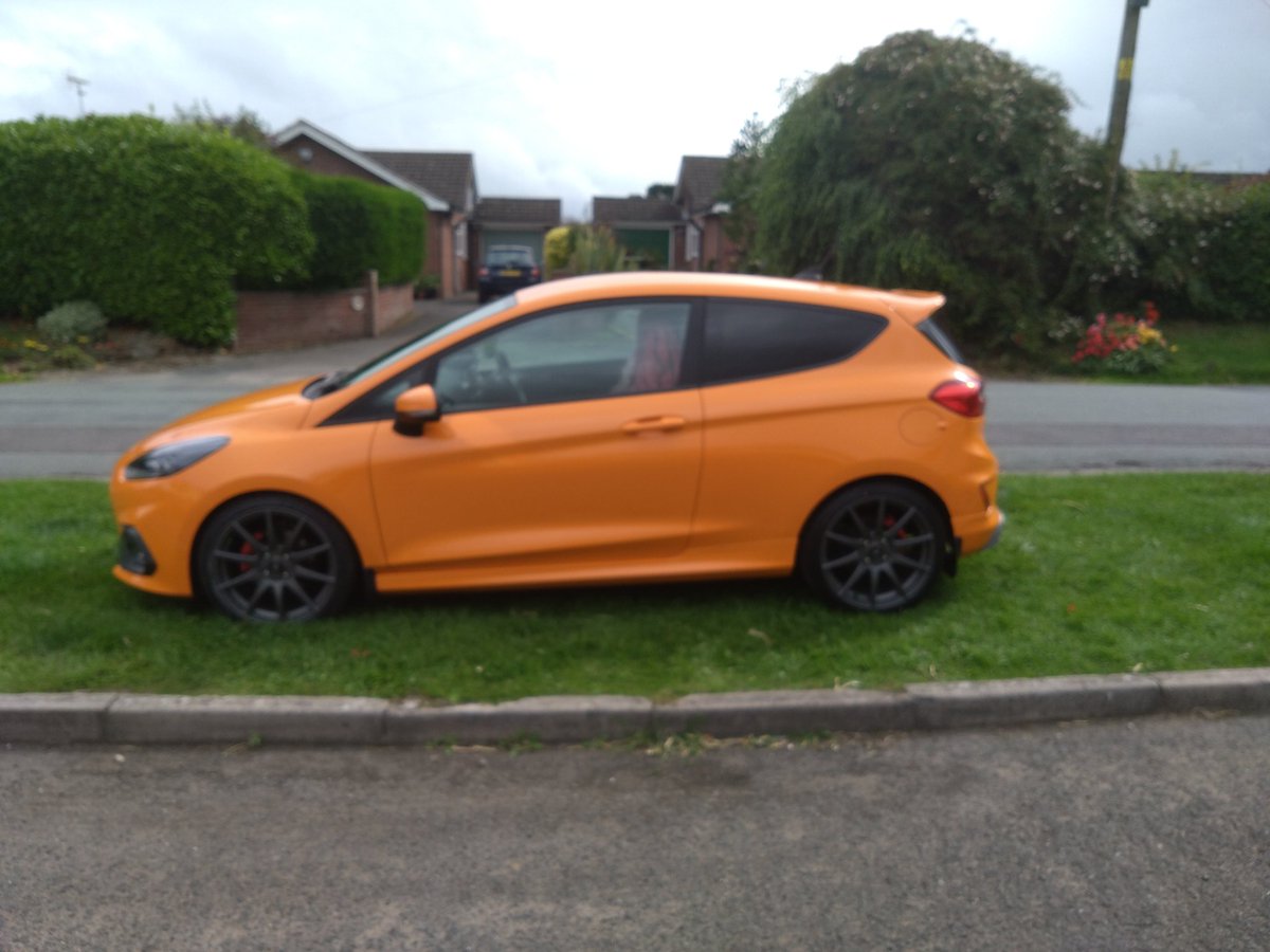 AlanBradbury211's tweet photo. @NeilTalktalk Uncle Baz joined the Ford Fiesta ST gang today ST Performance Edition 🧡🧡🧡🧡 #fordperformance #fiestast #fordfiestast 🏁🏆 https://t.co/n7ScT5HqA5