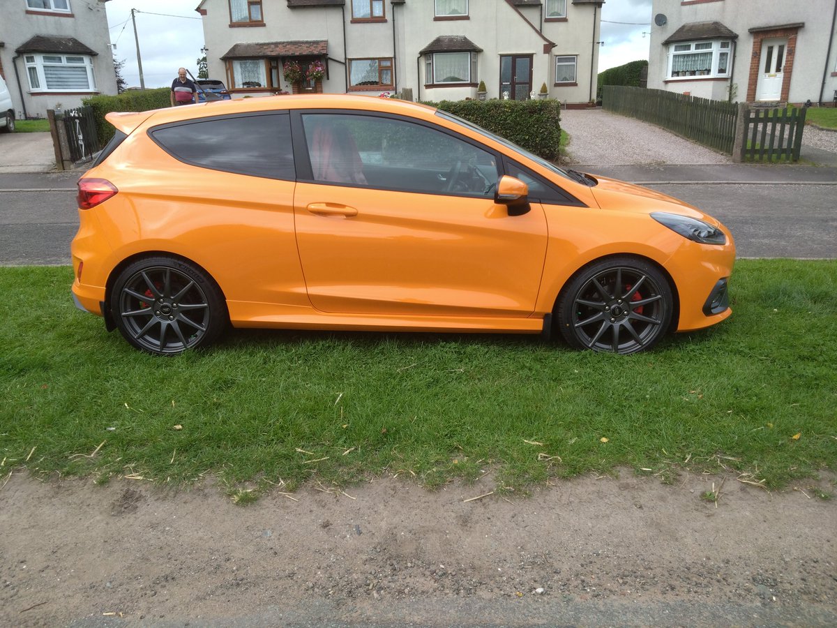 AlanBradbury211's tweet photo. @NeilTalktalk Uncle Baz joined the Ford Fiesta ST gang today ST Performance Edition 🧡🧡🧡🧡 #fordperformance #fiestast #fordfiestast 🏁🏆 https://t.co/n7ScT5HqA5