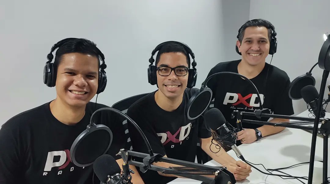 GabrielValera97's tweet photo. Parte de los últimos días donde se cumplió un año más de labores en @pxdradio, colegas y profesionales con enorme talento en todas sus facetas. 🇻🇪🤝

Oportunidades cumplidas (Hablar de fútbol) y cosas aún por mejorar.⚽⤵️ 

Aprender, escuchar, prepararse siempre. 

CRACKS! 3️⃣ https://t.co/pRkGEdzc53