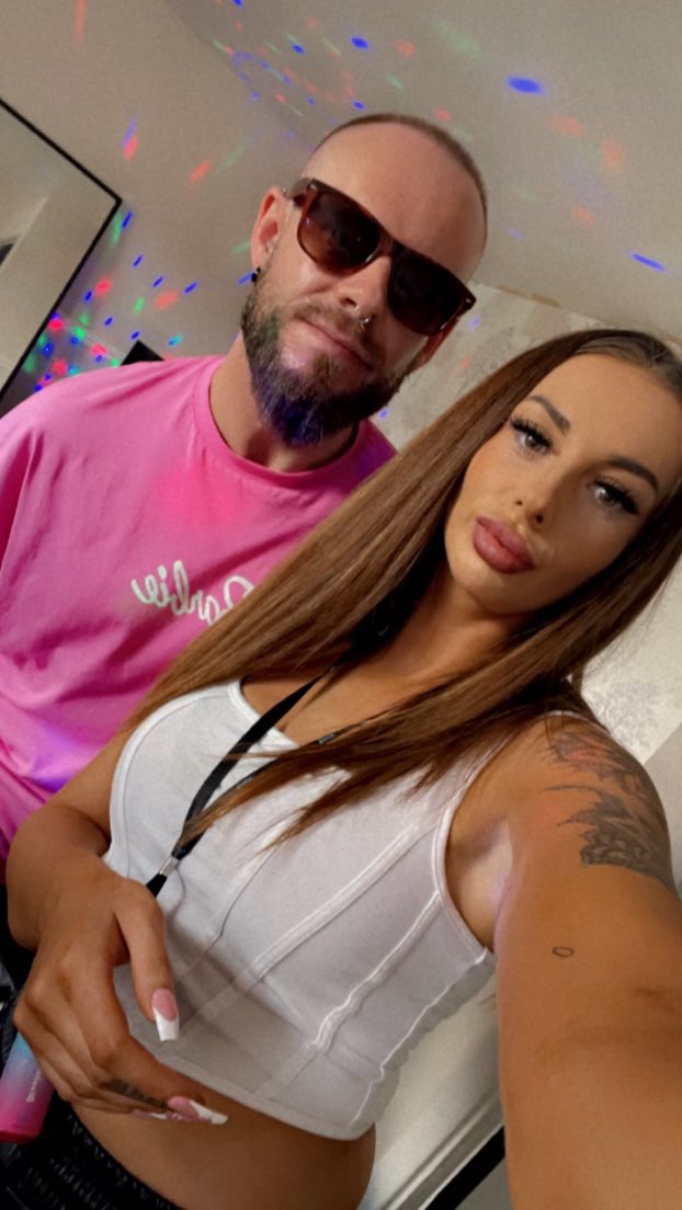 AaronPHutley's tweet photo. 🏳️‍🌈 Brother &amp; Sister take Doncaster Pride 2023 🏳️‍⚧️ https://t.co/zlldsr0lgZ