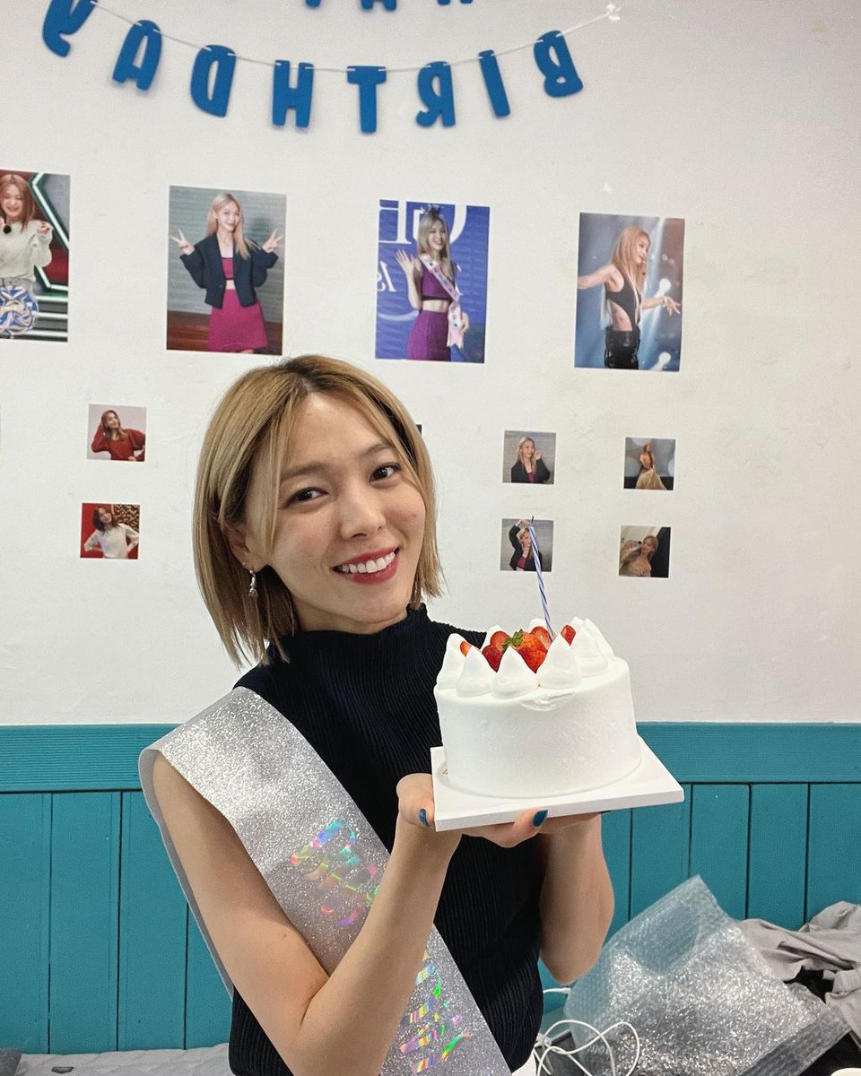 sunye_m's tweet photo. 230812 선예 인스타그램

"사랑 듬뿍 받고 감사로 마무리한 서른네번째 생일🎂 #모두감사합니다"

#Dear_My_August
#우리의_여름은_선예로부터 https://t.co/VaYIBRFrgt