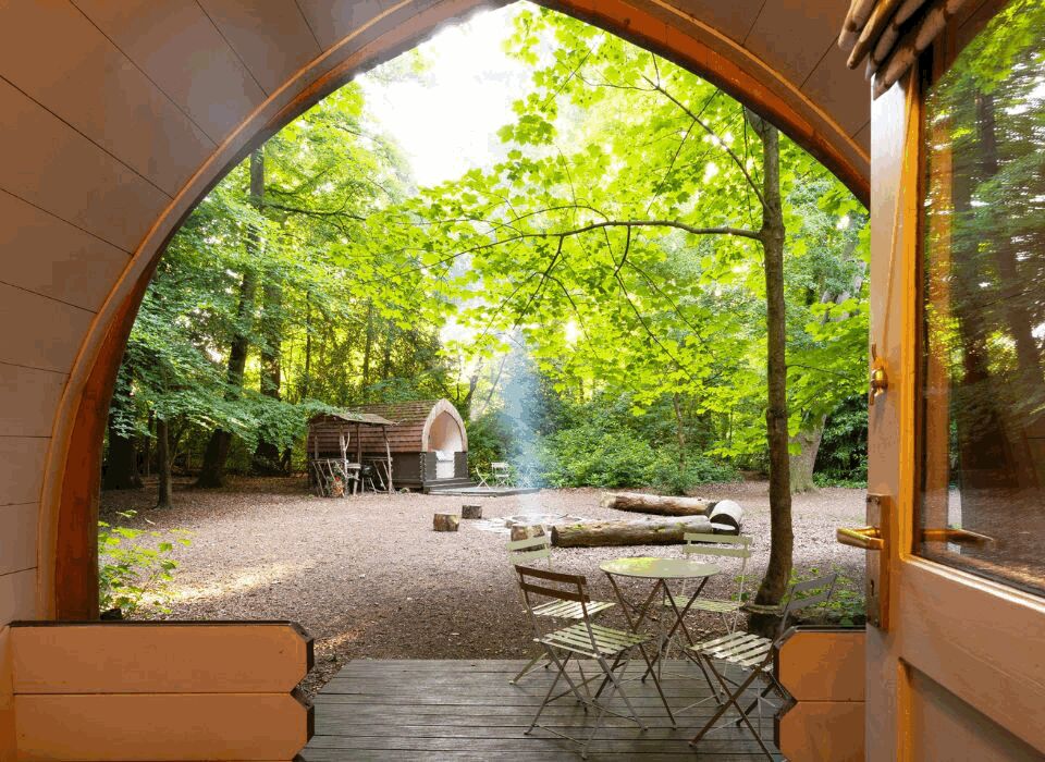 TheTouristTrail's tweet image. Escape to nature this #schoolsummerholiday with our cosy #glampingpods at 𝗛𝗼𝗹𝗹𝗶𝗻𝗴𝘁𝗼𝗻 𝗣𝗮𝗿𝗸 𝗚𝗹𝗮𝗺𝗽𝗶𝗻𝗴! 🌳🛏️ Enjoy private amenities and a communal #firepit. Perfect for couples, friends, &amp;amp; families. Book now. 

👉 Learn more: thetouristtrail.org/business/hamps…