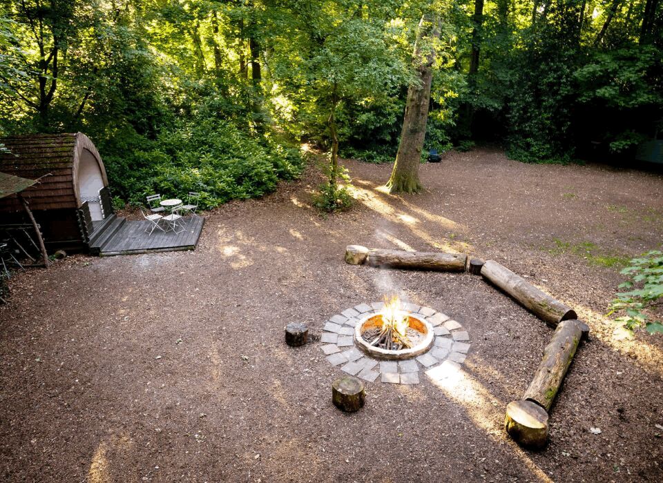 TheTouristTrail's tweet image. Escape to nature this #schoolsummerholiday with our cosy #glampingpods at 𝗛𝗼𝗹𝗹𝗶𝗻𝗴𝘁𝗼𝗻 𝗣𝗮𝗿𝗸 𝗚𝗹𝗮𝗺𝗽𝗶𝗻𝗴! 🌳🛏️ Enjoy private amenities and a communal #firepit. Perfect for couples, friends, &amp;amp; families. Book now. 

👉 Learn more: thetouristtrail.org/business/hamps…