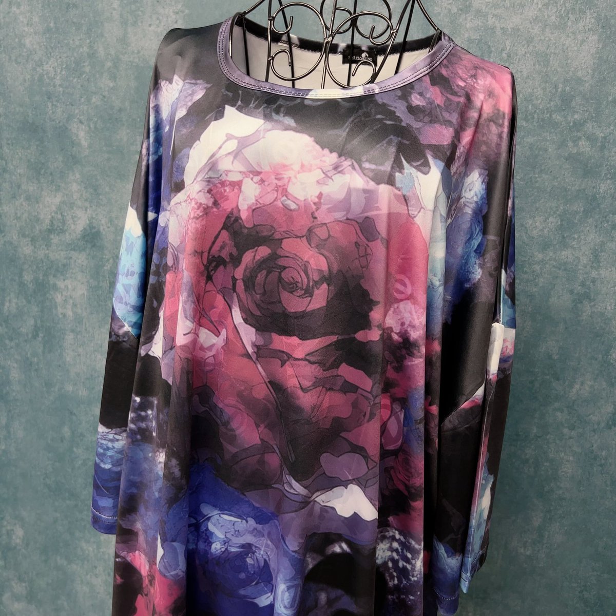 NieR_tokyo's tweet photo. 🎁本日〆切プレゼント企画🎁

SUPER OVERSIZE SILHOUETTE
 CUTSEW【ARTISTIC ROSE】

🎁3名様にプレゼント🎁

ユニセックスアイテムです🐰

◼応募方法
フォロー(@NieR_tokyo) &amp; RT
◼締切〆  本日24時

※鍵垢の方も対象内です。

��非ご参加ください🙇‍♂️🙇‍♀️ https://t.co/WUG0FUMHL0