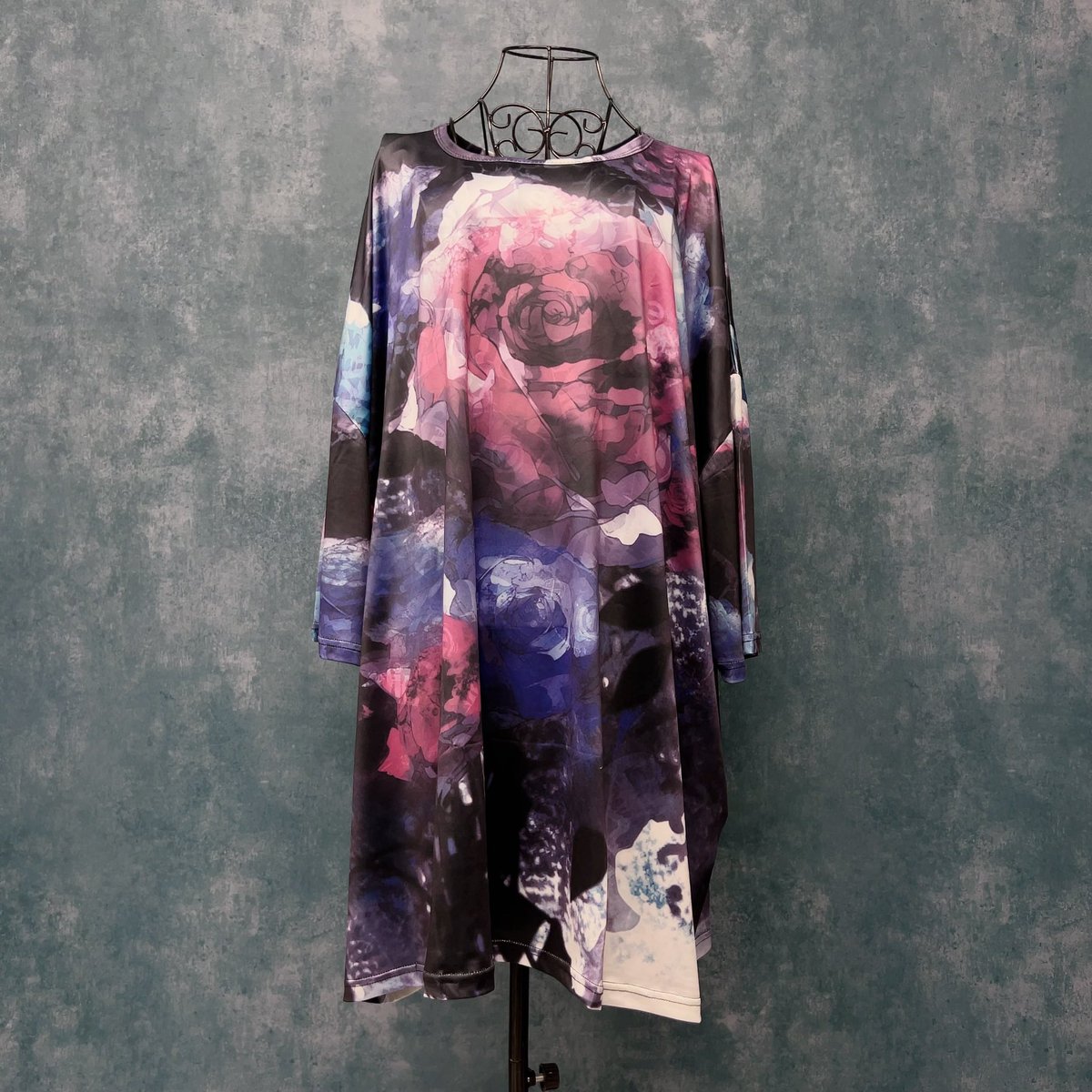 NieR_tokyo's tweet photo. 🎁本日〆切プレゼント企画🎁

SUPER OVERSIZE SILHOUETTE
 CUTSEW【ARTISTIC ROSE】

🎁3名様にプレゼント🎁

ユニセックスアイテムです🐰

◼応募方法
フォロー(@NieR_tokyo) &amp; RT
◼締切〆  本日24時

※鍵垢の方も対象内です。

��非ご参加ください🙇‍♂️🙇‍♀️ https://t.co/WUG0FUMHL0