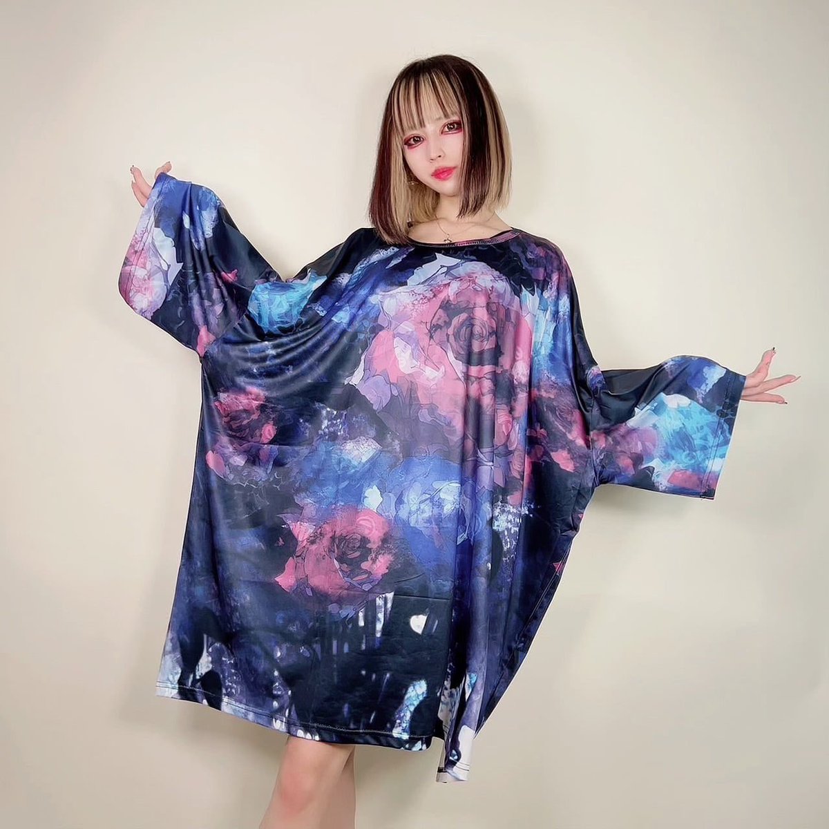 NieR_tokyo's tweet photo. 🎁本日〆切プレゼント企画🎁

SUPER OVERSIZE SILHOUETTE
 CUTSEW【ARTISTIC ROSE】

🎁3名様にプレゼント🎁

ユニセックスアイテムです🐰

◼応募方法
フォロー(@NieR_tokyo) &amp; RT
◼締切〆  本日24時

※鍵垢の方も対象内です。

��非ご参加ください🙇‍♂️🙇‍♀️ https://t.co/WUG0FUMHL0