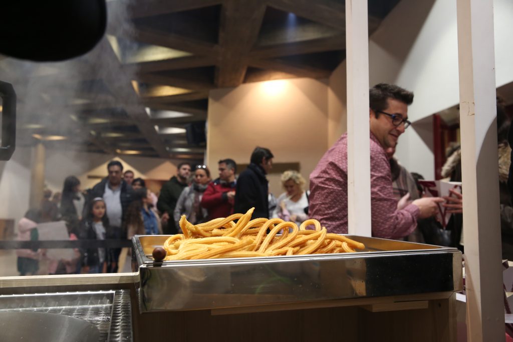 ChurroFiesta's tweet photo. Ferias, eventos, convenciones...
¡No son lo mismo sin nuestros #churros! 
Quieres sorprender y hacer que todos recuerden tu #evento, ¡llámanos! 669 59 20 80 https://t.co/1xbAdvxoJ8