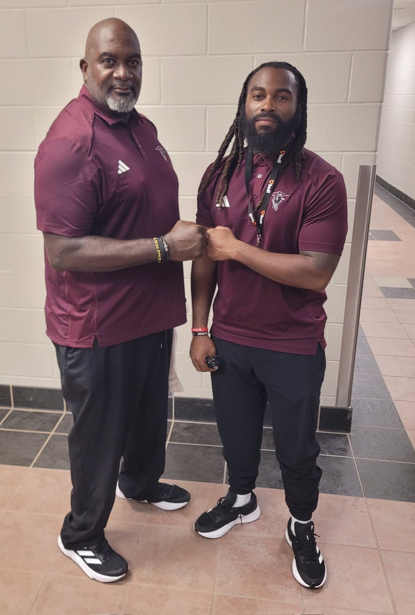 OC and DC got to put in a little work against each other this morning!  Appreciate the pressure from your defense <a href="/CoachKarre24/">Coach Karre’ Wallace</a>!  Let's keep pushing!  #RaidersRIDE
