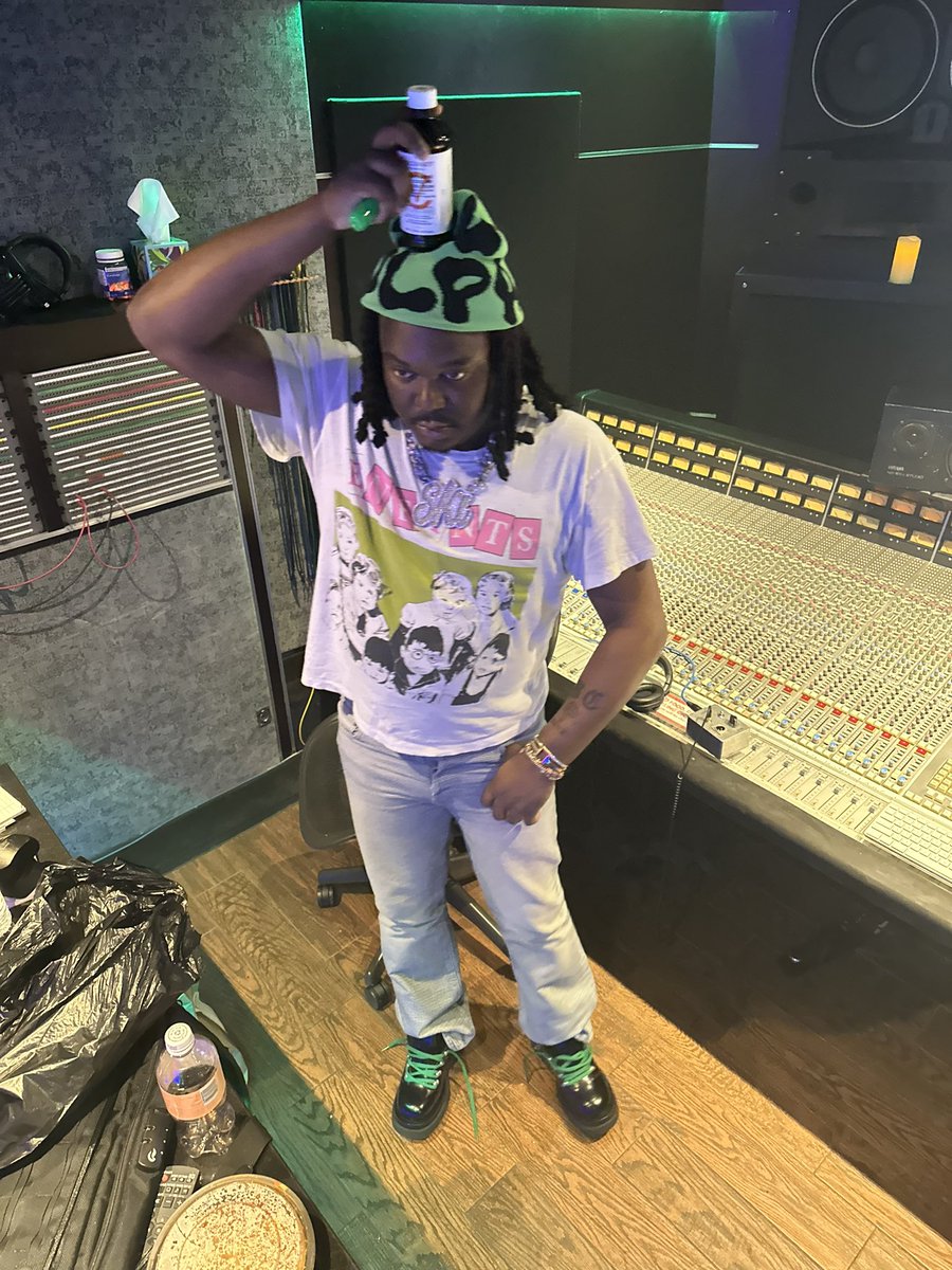 FLAWLESSLUCKI's tweet photo. Rlly Ski https://t.co/hBbTkliu71