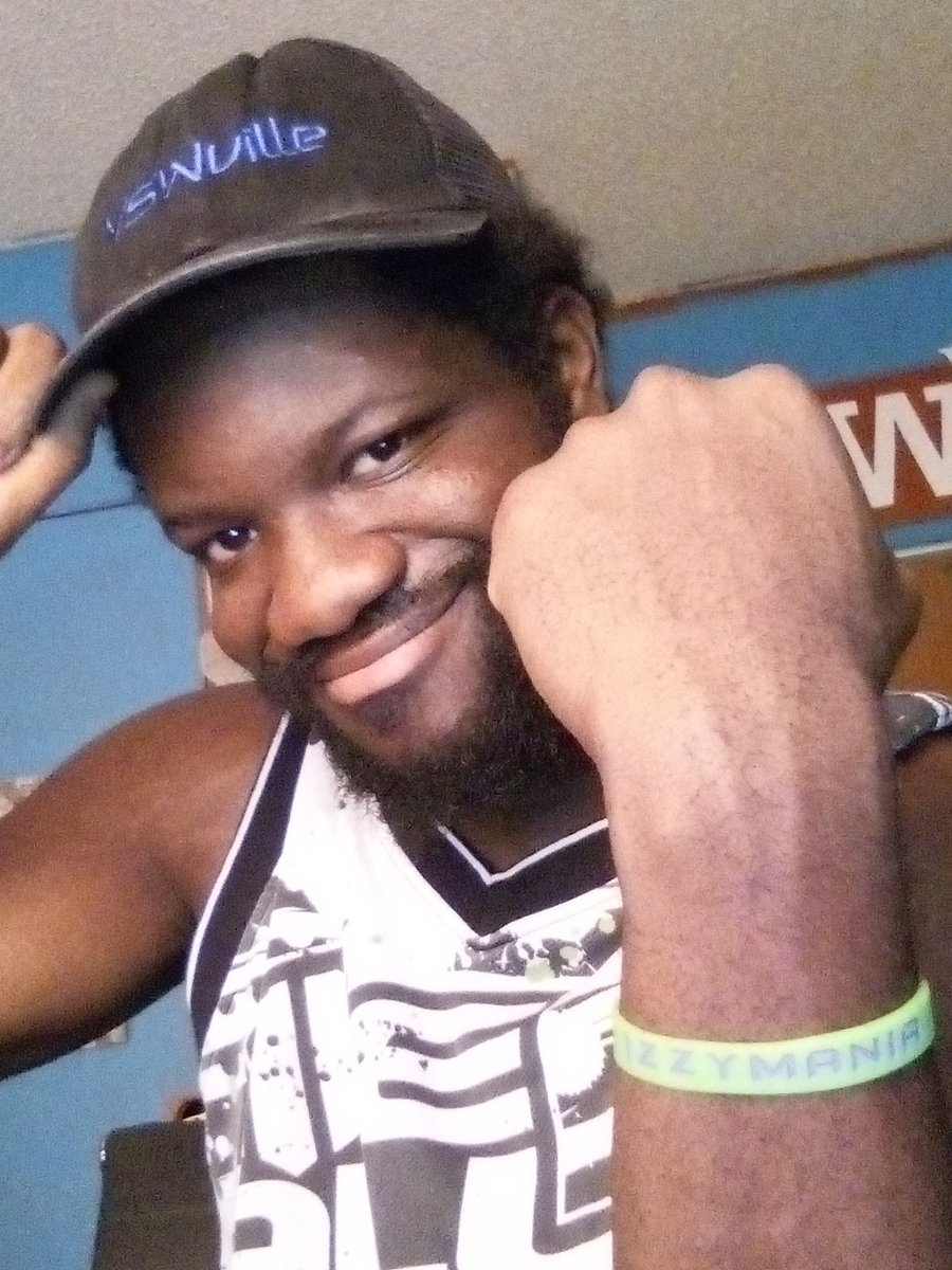 ChampionMyzter's tweet photo. The leader of #VSWVILLE's showing his love, & support for @ItsIzzyMania as she's set to make her in ring debut tonight at @MissionProWres' #MPWBoilingPoint. I'm so happy for her. & I wish her the best of luck in her match against that bully @JazminAllure tonight. #IzzyMania #BYBF https://t.co/42Ml1jOjEZ