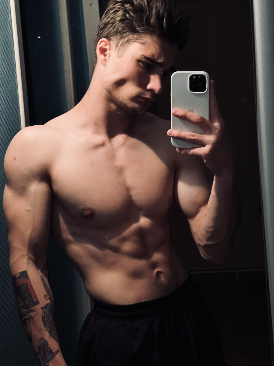 philipp_fane's tweet photo. Muscles 💪🏼 #model #boys #muscle #male #modeling https://t.co/9ljPZwhSko