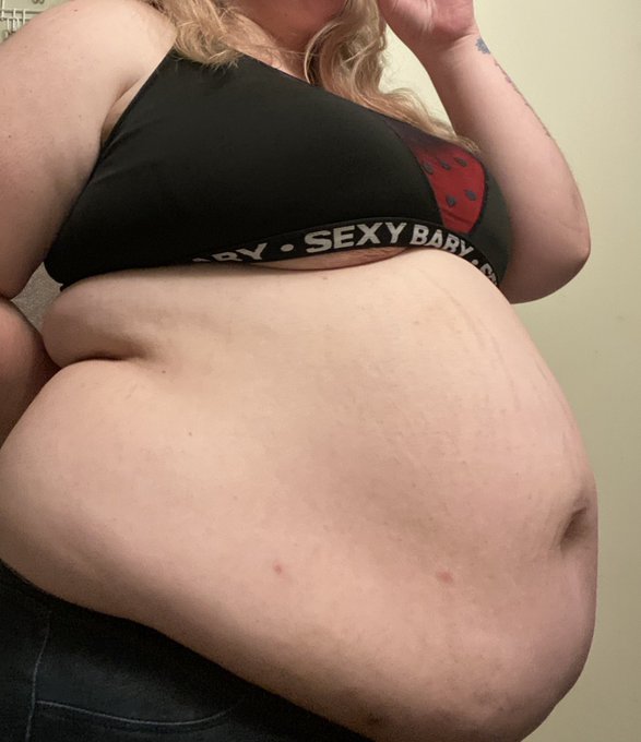 Yesterday I ate an entire pizza and just a few hours later I ate a big birria burrito and 6 tacos and<a href="/tag/happysaturday"class="tags"><span>#happysaturday</span></a>