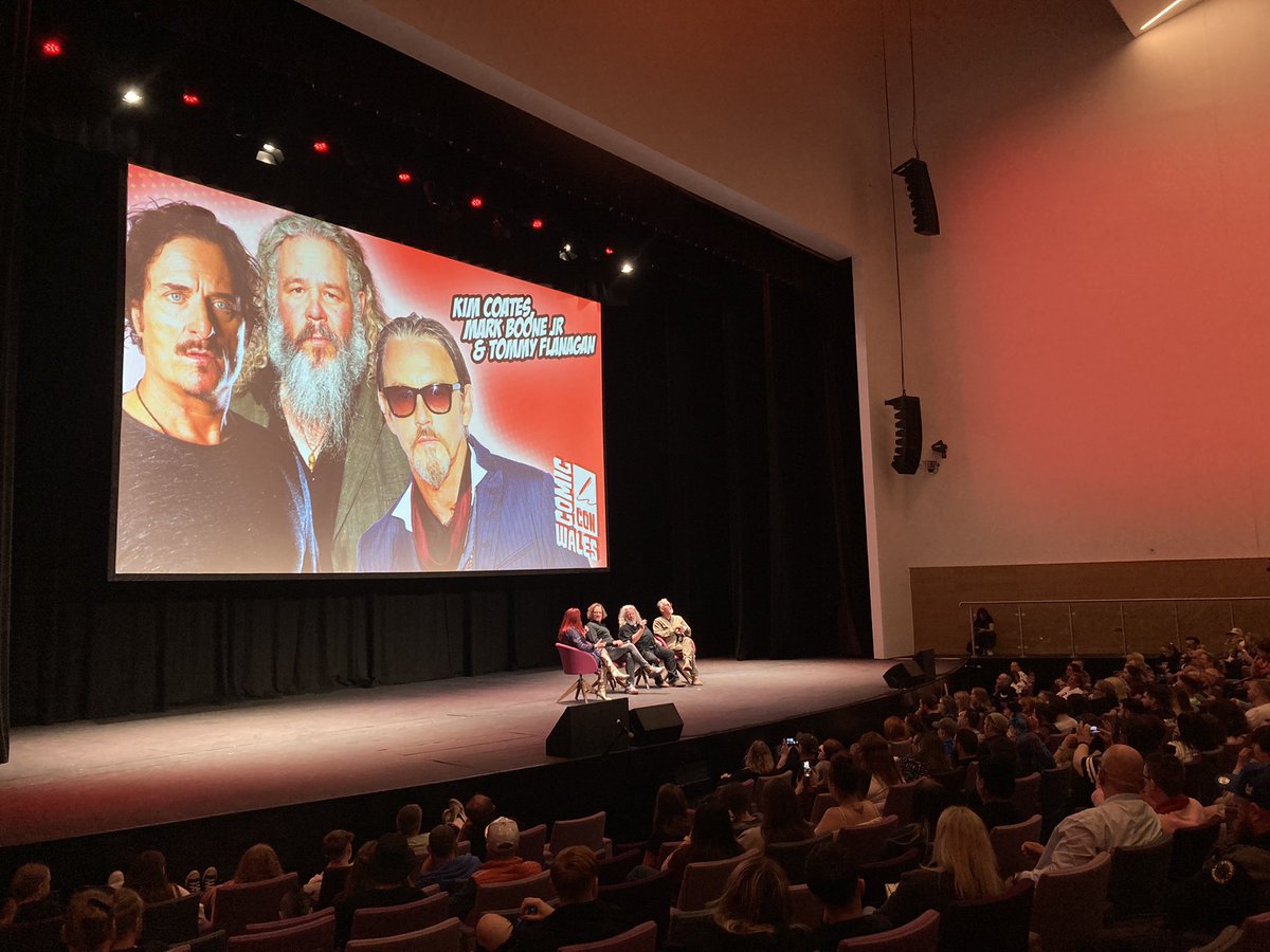 We had an insane turn out just now for the <a href="/SonsofAnarchy/">Sons of Anarchy</a> panel!! <a href="/markboonejunior/">markboonejunior</a> <a href="/KimFCoates/">Kim Coates</a> @TommyFlanagan 🔥🔥🔥