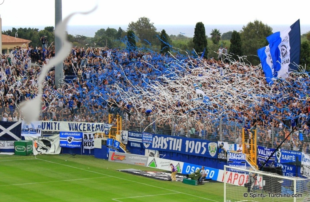 Bastia-Valenciennes : le club annonce que toutes les tribunes sont désormais complètes, à l'exception de la tribune Nord haute qui vient d'être ouverte !! 🔥

Une affluence record depuis Bastia-PSG il y a 7 ans ! 👊⚪🔵