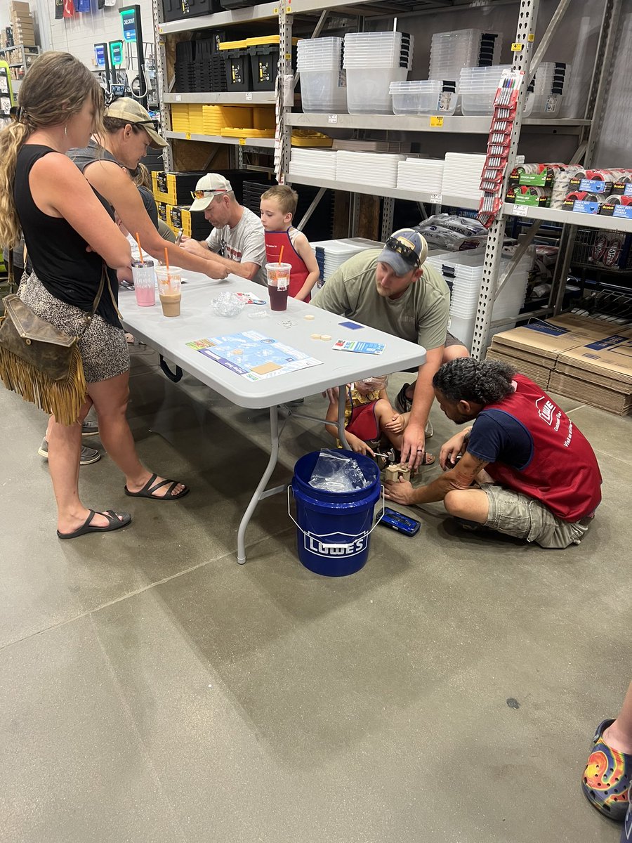 Lowes627 tweet media