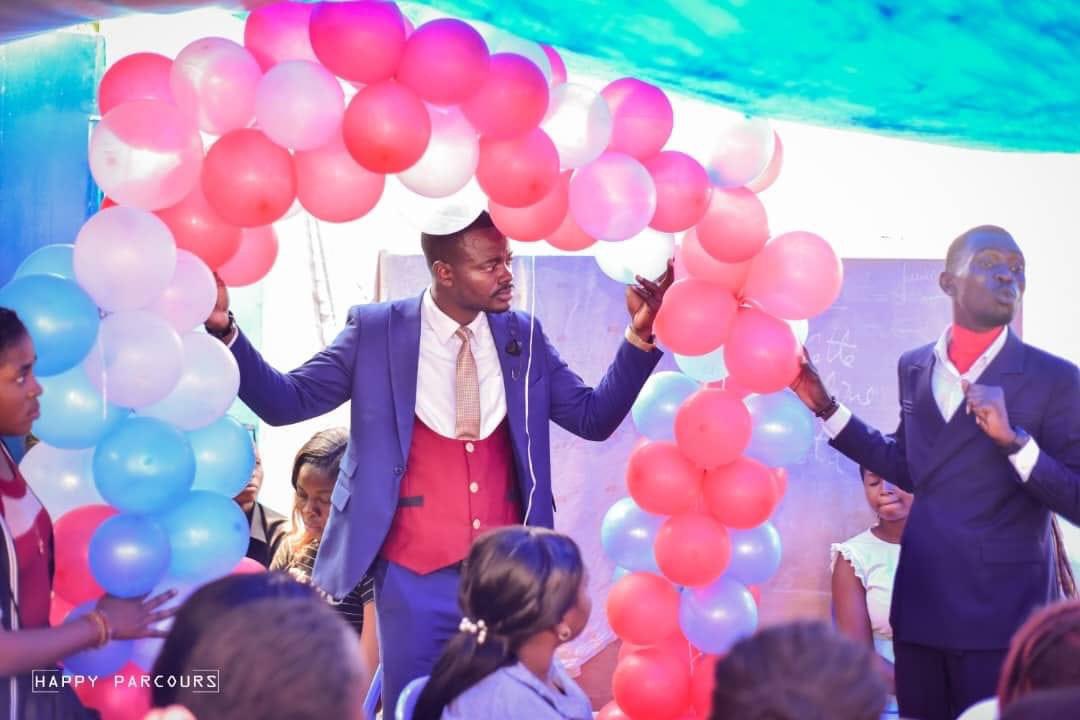 ChristelleVuan1's tweet photo. #KASAVUBU #FUNA #1000jeunes 
Faut-il pr��parer son avenir ou l'attendre ?Ns avons choisi de nous préparer pour un avenir meilleur. Voici en images le #5ieme_module de notre programme de renforcement des capacités des vacances dans notre district de la #Funa 
#députée_de_KINSHASA https://t.co/Va5UwBw0R7