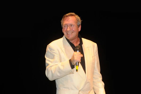 Mort d'Alain Demaret, ancien journaliste et gérant du cabaret "La Comedia" au Cannet

#disparition #Cannes #hommage #medias 

france3-regions.francetvinfo.fr/provence-alpes…