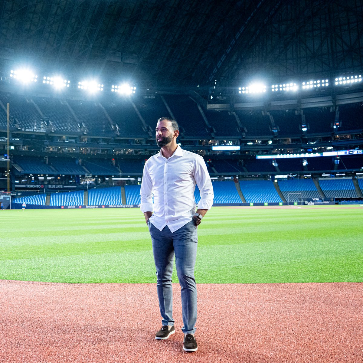 BlueJays's tweet photo. HIM 🐐👑 #JoeyBats https://t.co/iXZ2BsD5h5