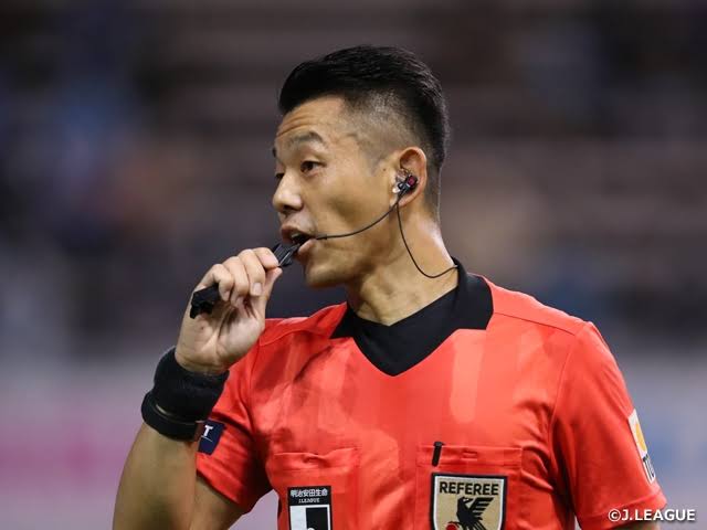 otokoomisero's tweet photo. 試合後に何を言っても変わらない
けど、今後の日本サッカー界のためにも審判を辞めることをおすすめいたします https://t.co/UVTxkoWTTj