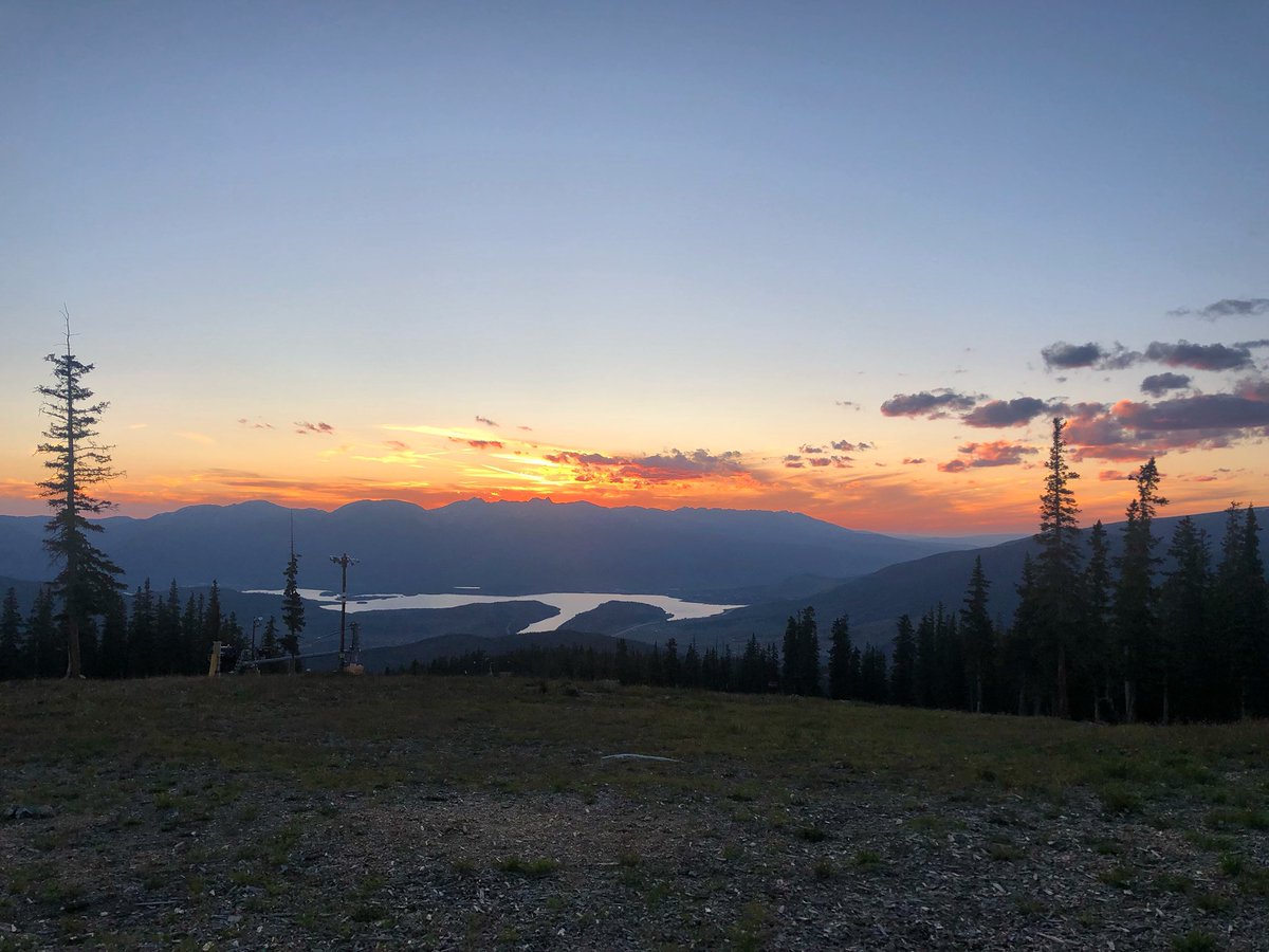 aimeerae23's tweet photo. Blessed to spend the last three days in #Keystone with @VailResorts leaders spending time working on our #leadership development. Feeling refreshed from the time together in the mountains. Cheers to continued growth. #VailResortsTeamMember #ColoradoThings https://t.co/D4kzf9XqMD
