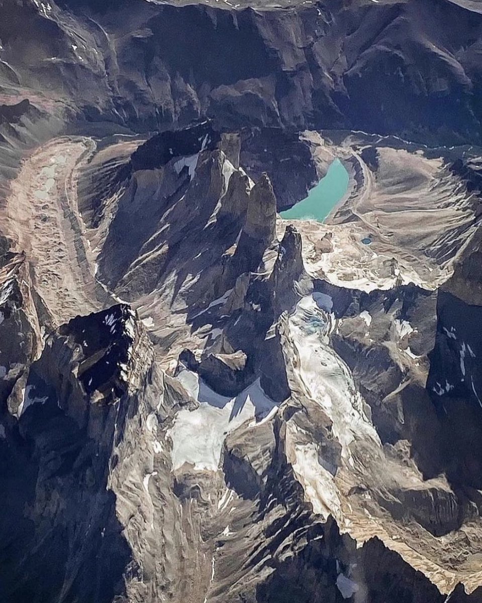 Flying over Torres del Paine national park 😍 Can you see the towers? #Chile (📸 <a href="/eliasddaniell/">eliasddaniell</a>)