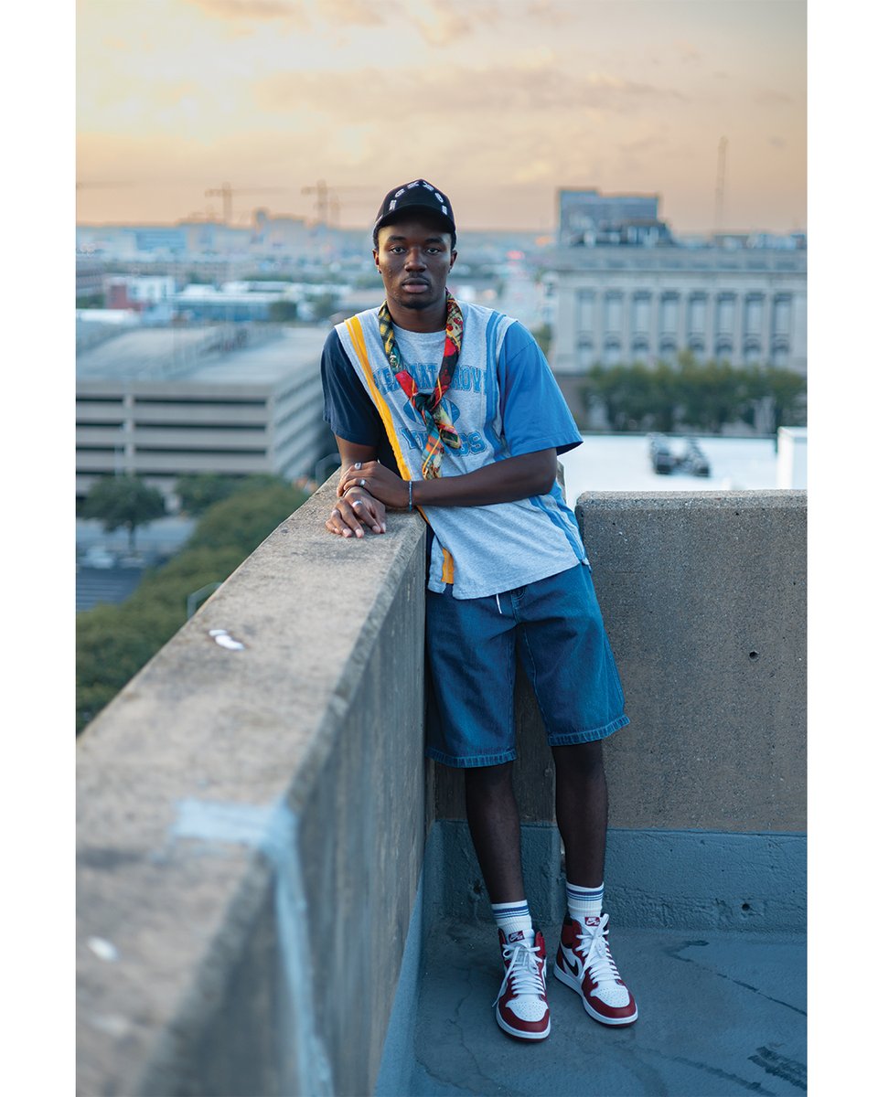MackMediac's tweet photo. Mack Media is now officially accepting bookings for senior photo sessions! 📸🎓 Let us help you create memories that will last a lifetime! https://t.co/xwn8TiViSF