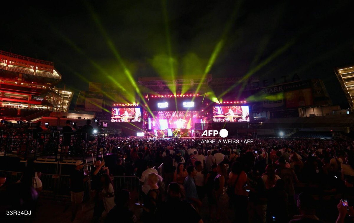 AFPphoto's tweet photo. #USA - From East to West to southern trap, 50 years of hip-hop #AFP 
📷 @angelaweissfoto https://t.co/eHobnrjTDe