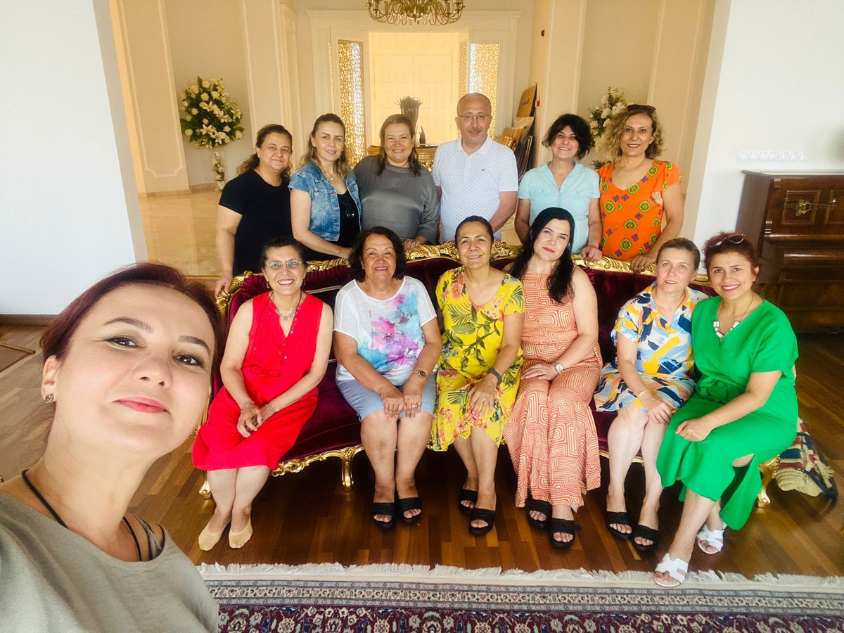 alifuatatiktr's tweet photo. Kıymetli eşim Fulya Atik Hanımefendi'nin öğretmenlik yaptığı Hakkı Dereköylü Güzel Sanatlar Lisesi'nde görev yapan, her birini kendi ailemizden kabul ettiğimiz öğretmenlerimiz ile vedalaştık. 

Hepsini biriktirdiğimiz güzel anılar ile hatırlayacak hiçbirisini unutmayacağız.

Nezaketleri için müteşekkiriz.