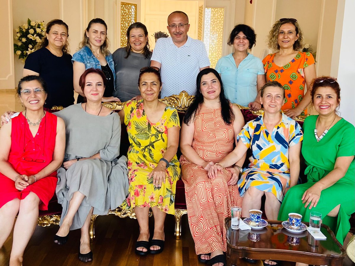 alifuatatiktr's tweet photo. Kıymetli eşim Fulya Atik Hanımefendi'nin öğretmenlik yaptığı Hakkı Dereköylü Güzel Sanatlar Lisesi'nde görev yapan, her birini kendi ailemizden kabul ettiğimiz öğretmenlerimiz ile vedalaştık. 

Hepsini biriktirdiğimiz güzel anılar ile hatırlayacak hiçbirisini unutmayacağız.

Nezaketleri için müteşekkiriz.