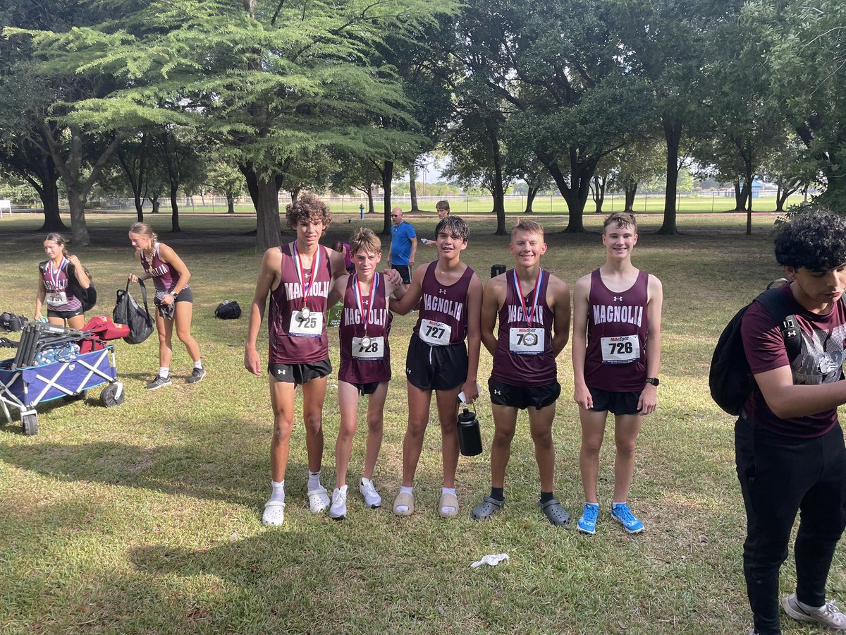 Great first meet! Still waiting for full results. 
Sophia - 3rd overall VG
Kennedy- 7th overall VG
VG 3rd Overall 
JvG 3rd Overall
A PB and medals and medals for this crew today. 

#DogsRunTogether