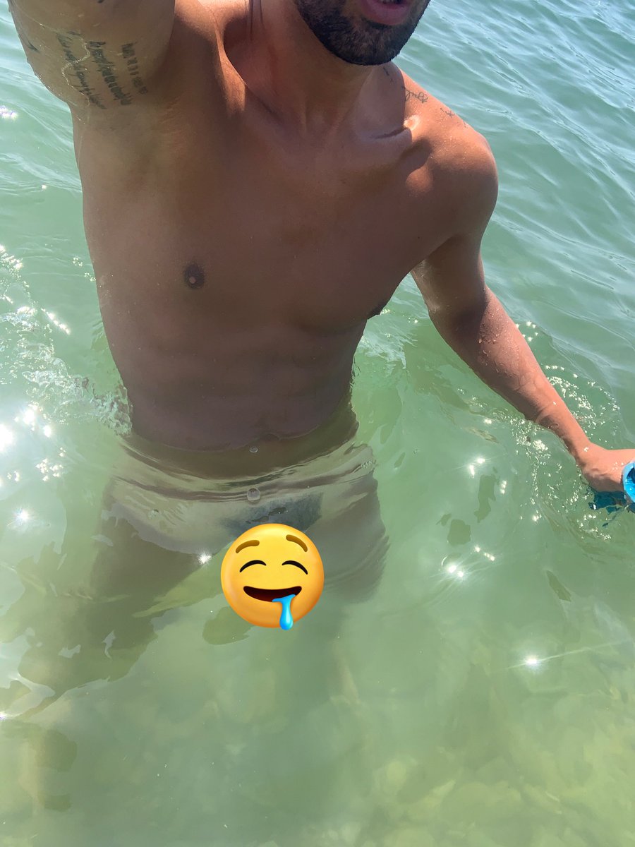 Il mare è pieno di pesci 🐋🐳🐬🐟
Ritwittate 💦💦💦