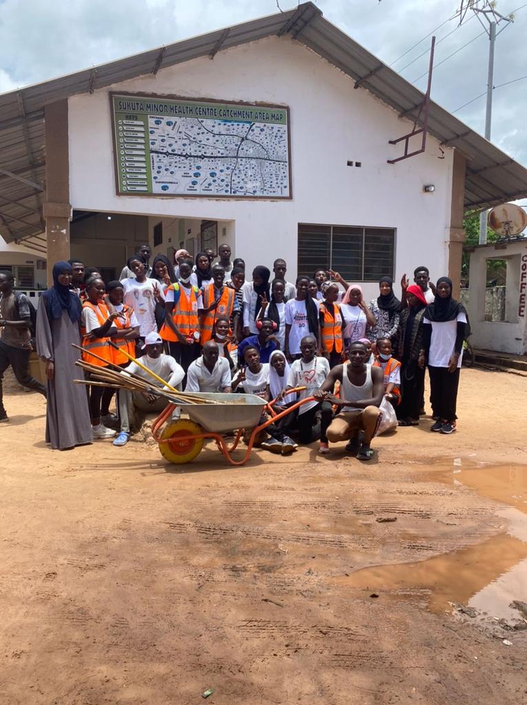 SukutaRCHL's tweet photo. The first activity of the #summerofvoluntering2023. The Annual cleaning exercise at the Sukuta Health Centre done and dusted  today 12th August, 2023. 
See you on our next activity next weekend @sukutagoesgreen 4th edition. https://t.co/STfmDesmwx